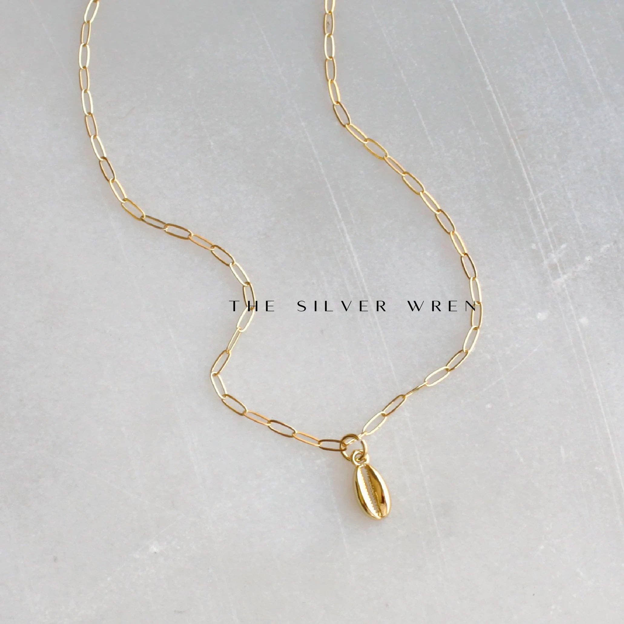 Cowrie Shell Pendant Necklace: 18 inch