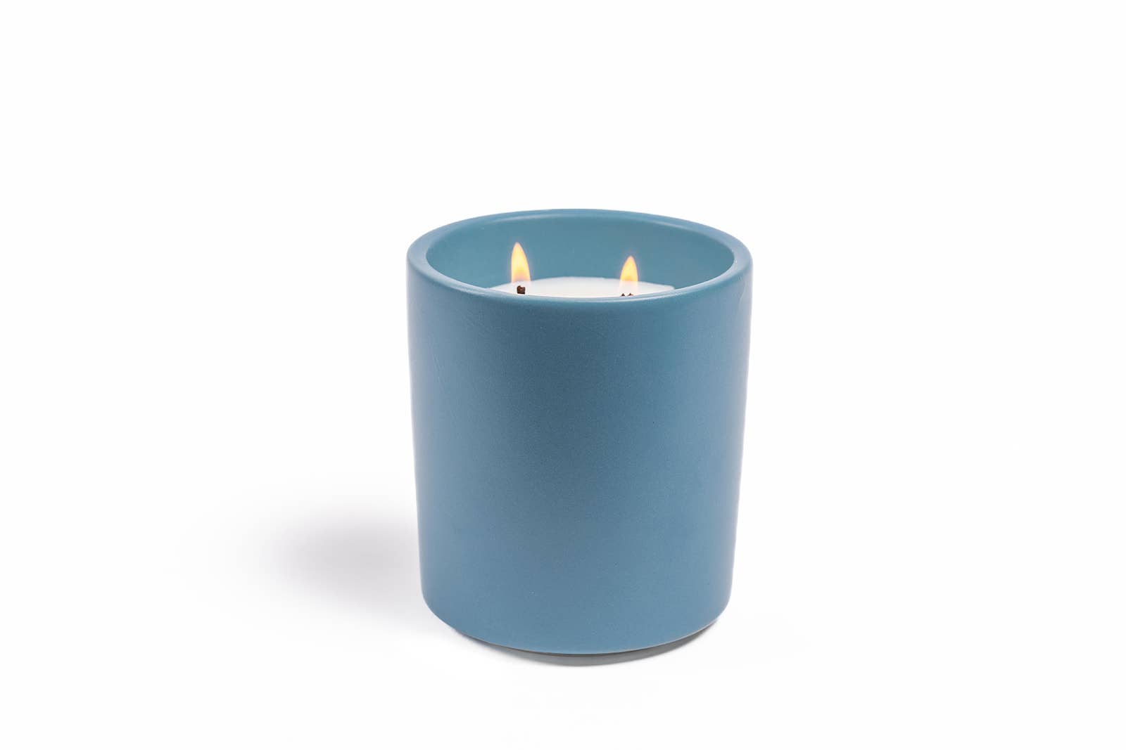 Earth & Ember 13 oz Candle: Coastal Cedarwood