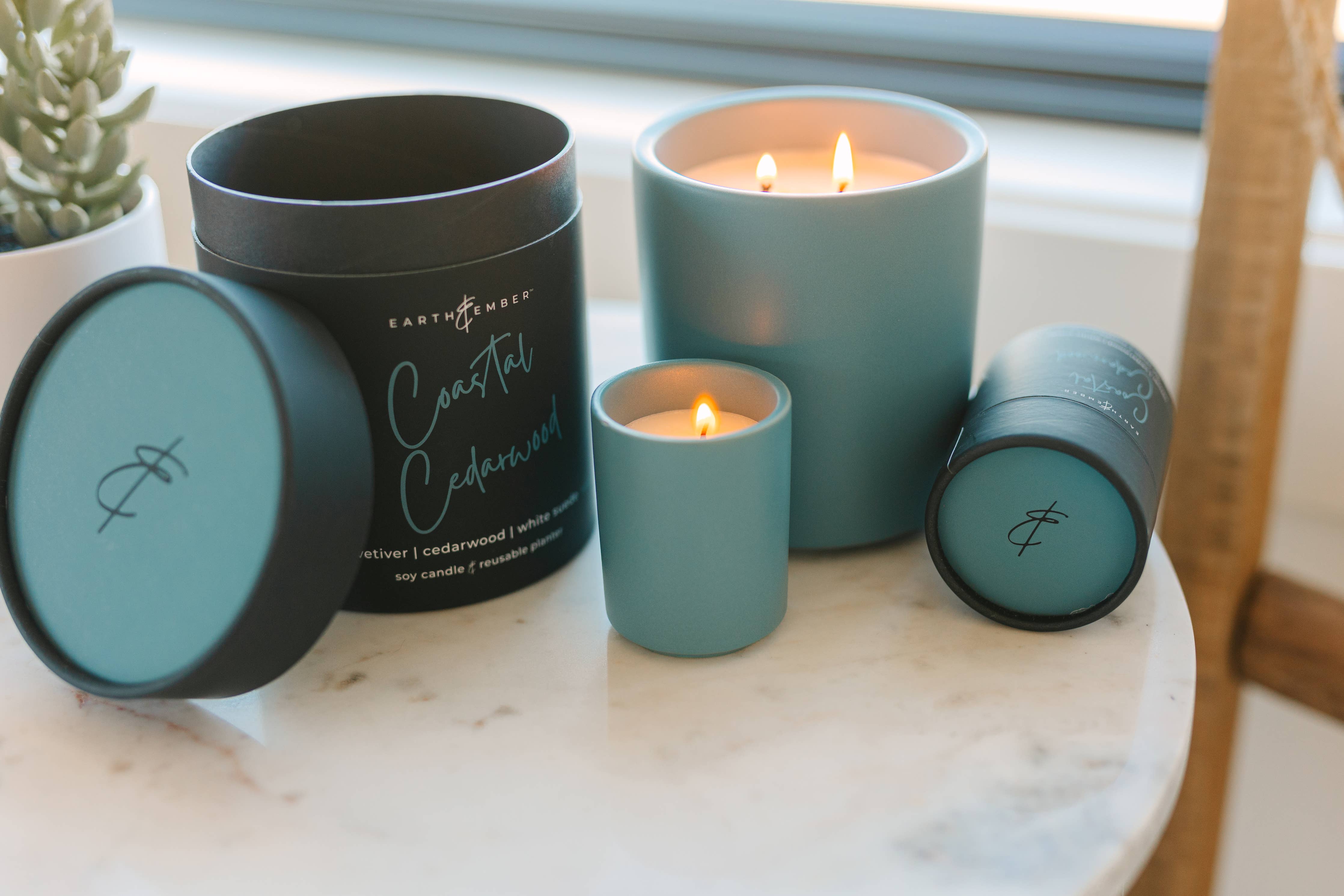 Earth & Ember 13 oz Candle: Coastal Cedarwood