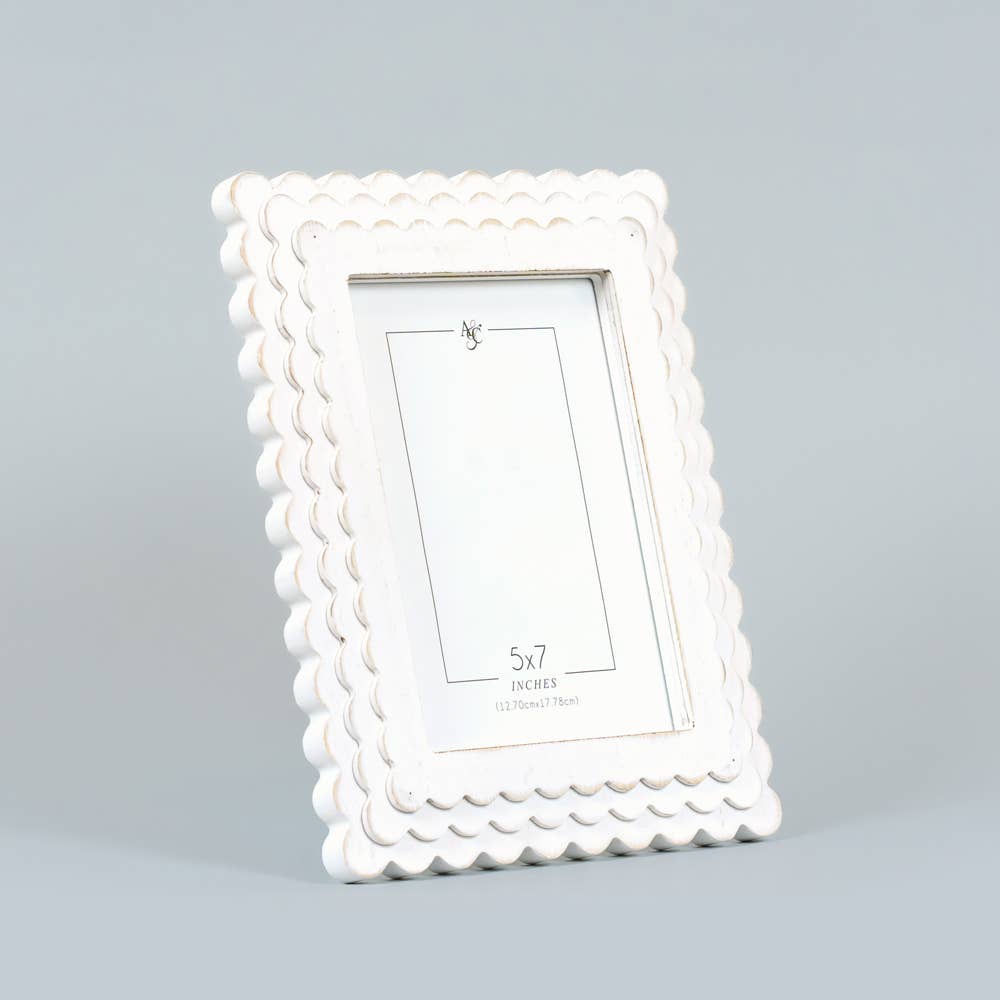8x10x1 wood photo frame (SCALLOP) w/ (5x7) pic