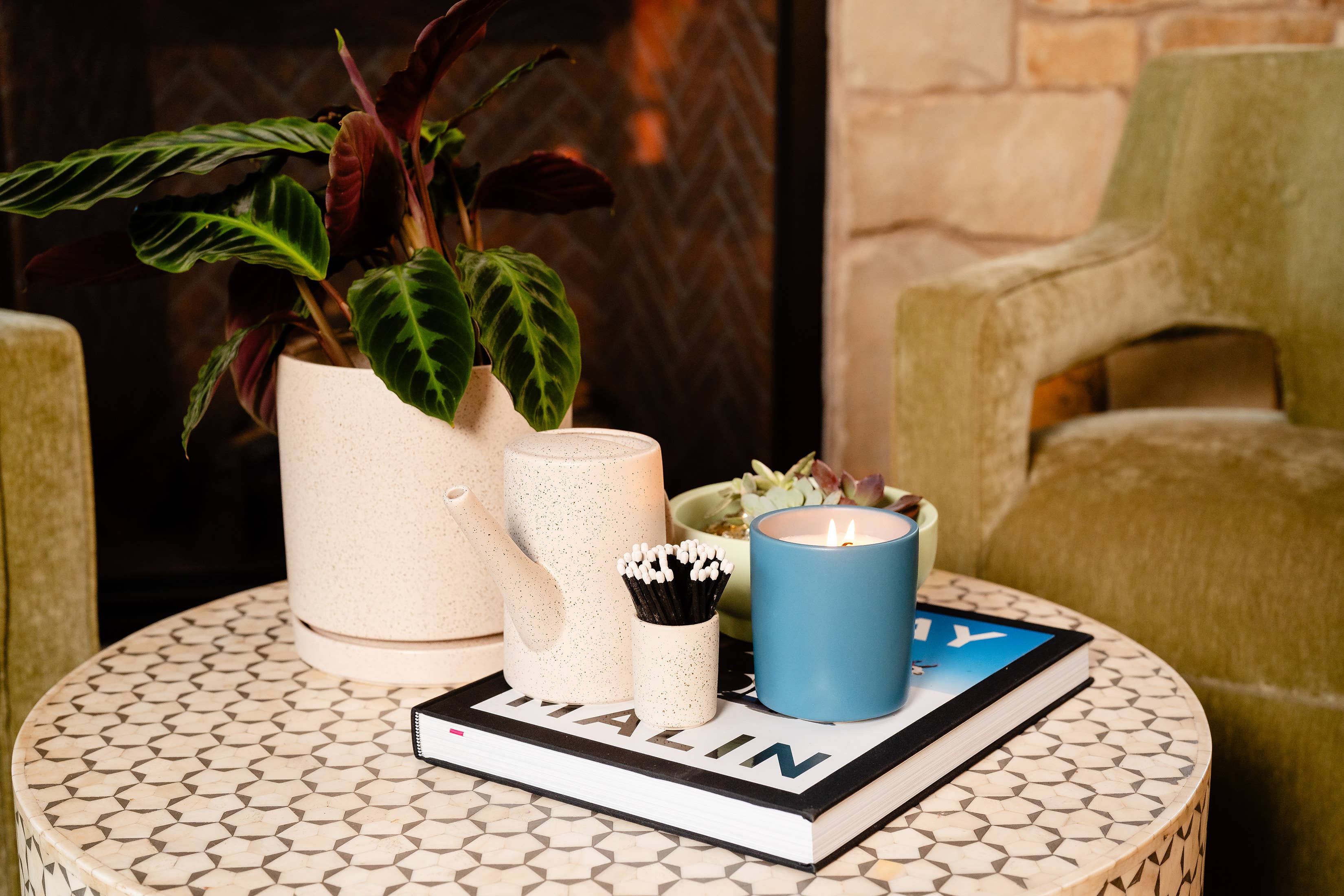 Earth & Ember 13 oz Candle: Coastal Cedarwood