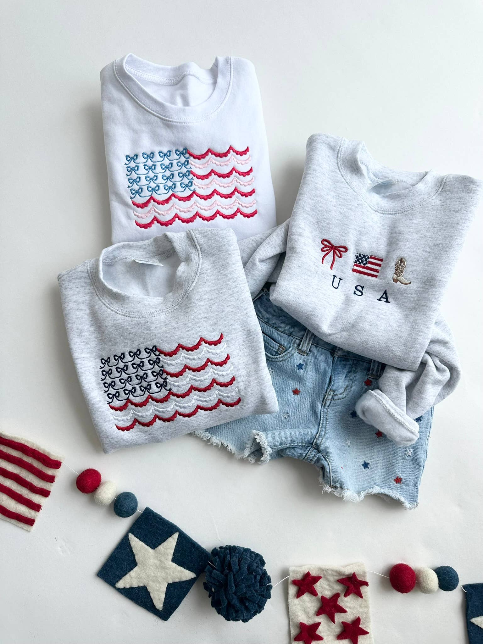 Embroidered USA Bow and Scallop Crewneck Sweatshirt: Ash / XL