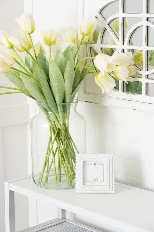 6x6x1 wood photo frame (SCALLOP) holds (4x4) pic