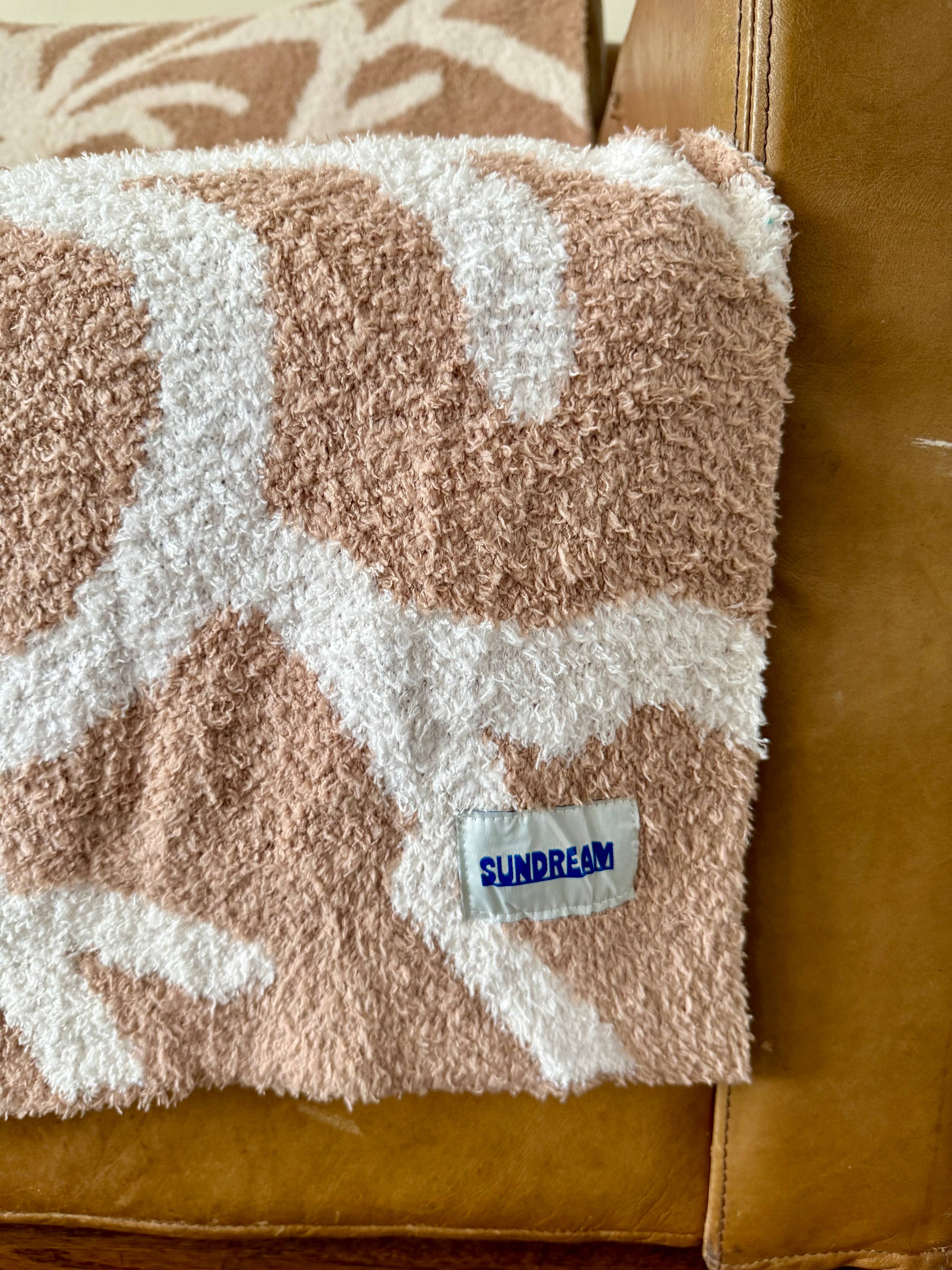 Hibiscus Plush Throw - Dune