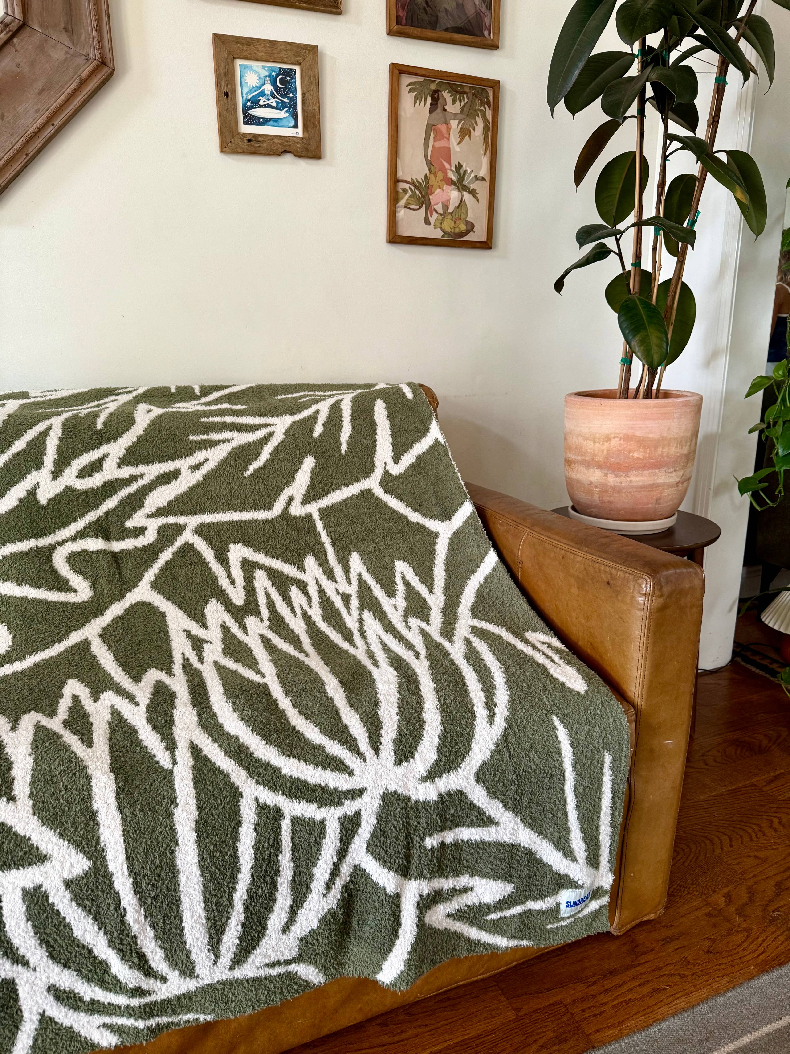 Canopy Plush Throw - Vintage Green