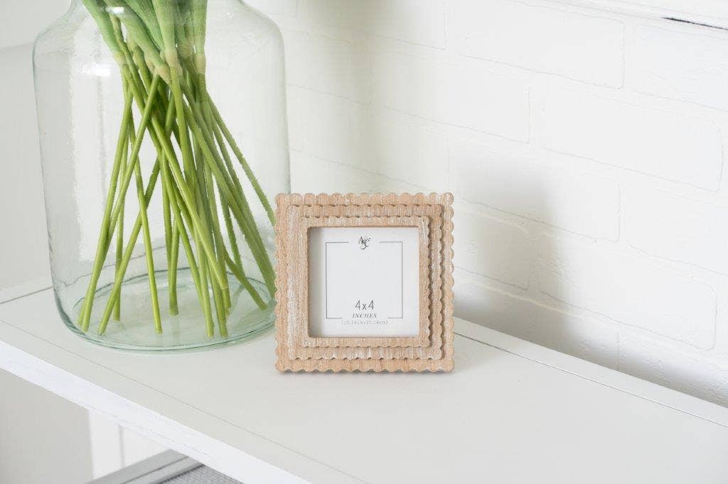 6x6x1 wood photo frame (SCALLOP) natural (4x4) pic