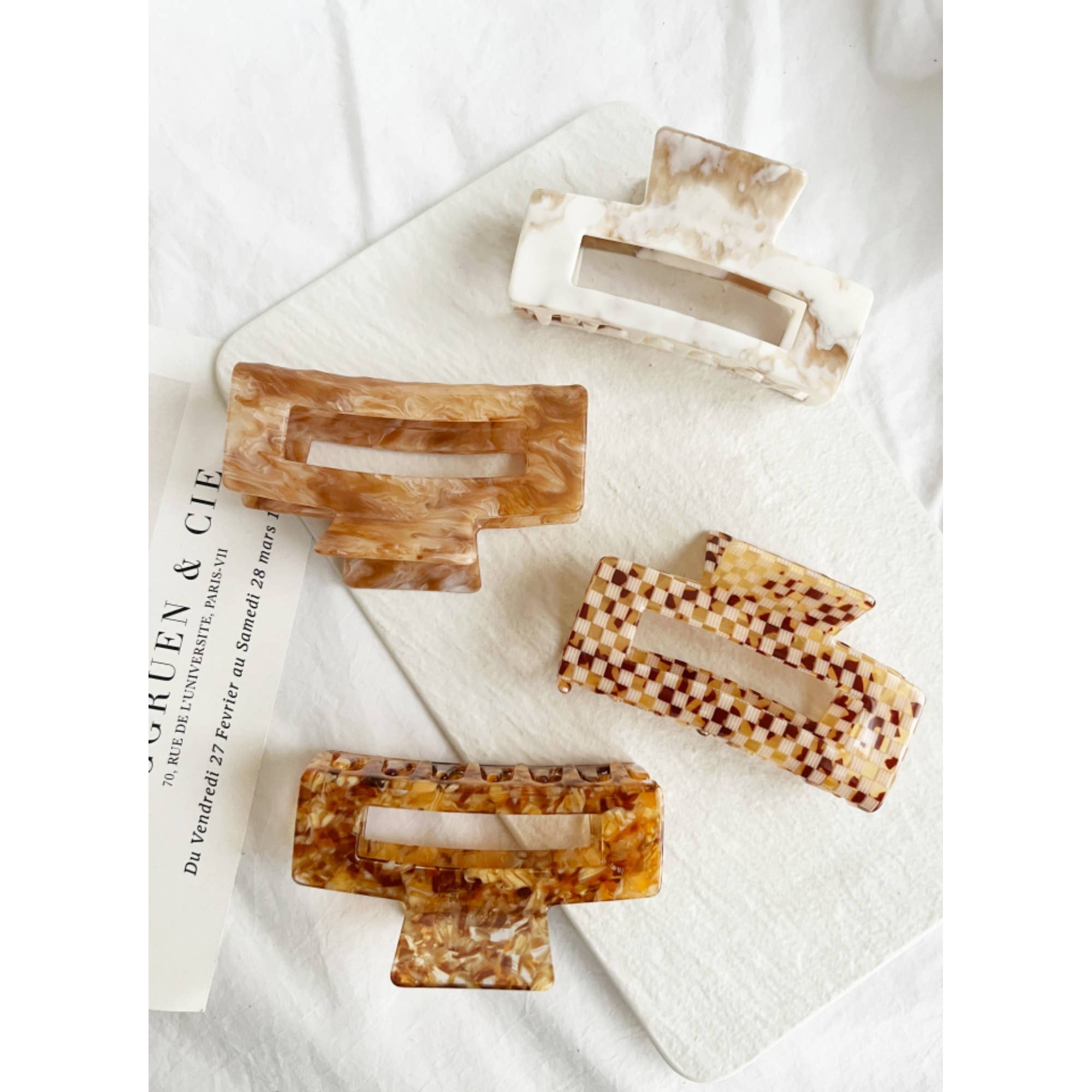 Jumbo 4-Inch Acetate Hair Claw - BETTY: CAPPUCCINO / ONE SIZE